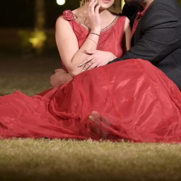 Evening Gown - Pre Wedding Shoot - Picture 3 of 3